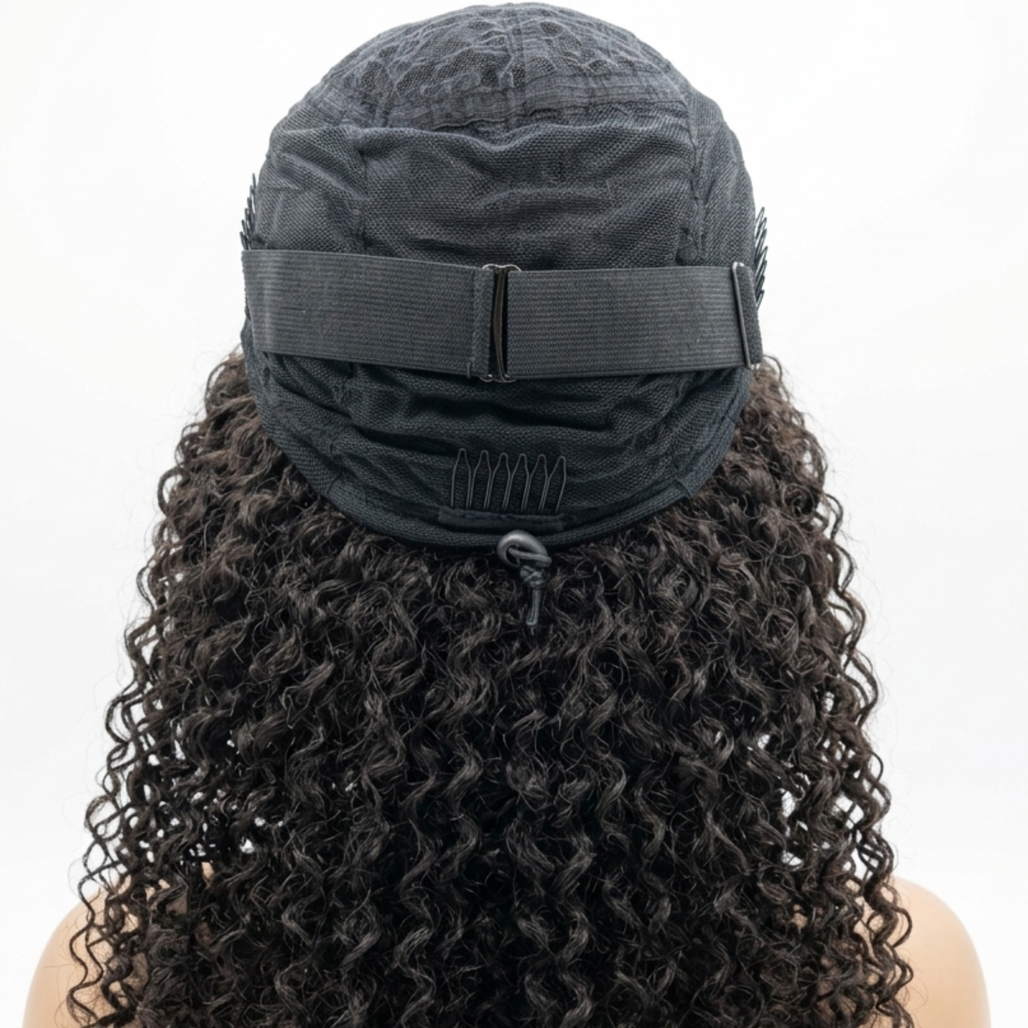 Détail du système de fixation - cordon de serrage de la Half Wig Kinky Curly